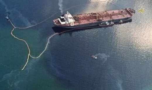 衛(wèi)星拍攝的黑色斑塊，怎樣被識別為海洋溢油事故？